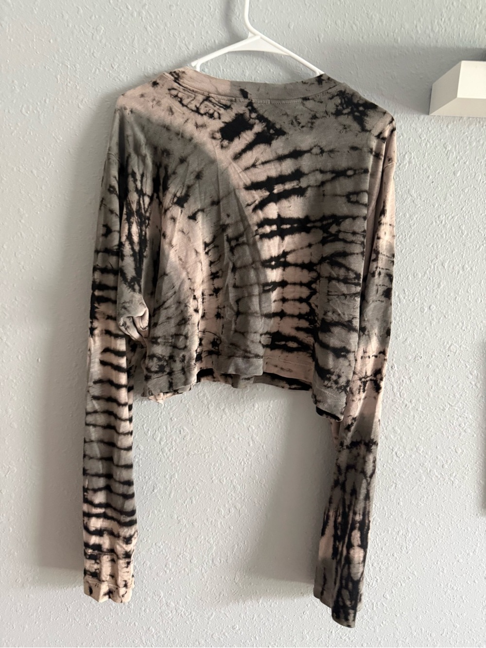 Cotton citizen Tie-Dye Cropped Long-Sleeve Top - - Picture 3 of 5
